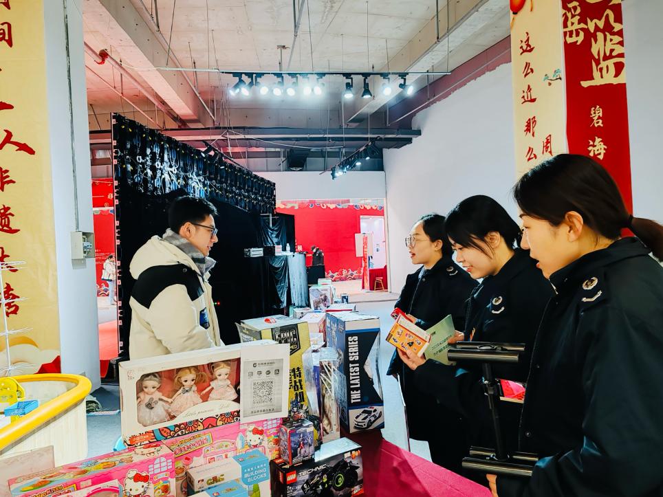 税收宣传进庙会  政策找人迎新春3.jpg